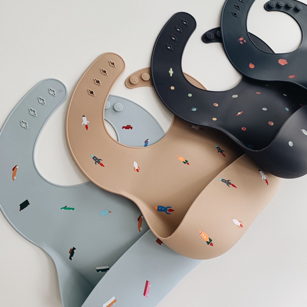 Силиконовый нагрудник Mushie 4