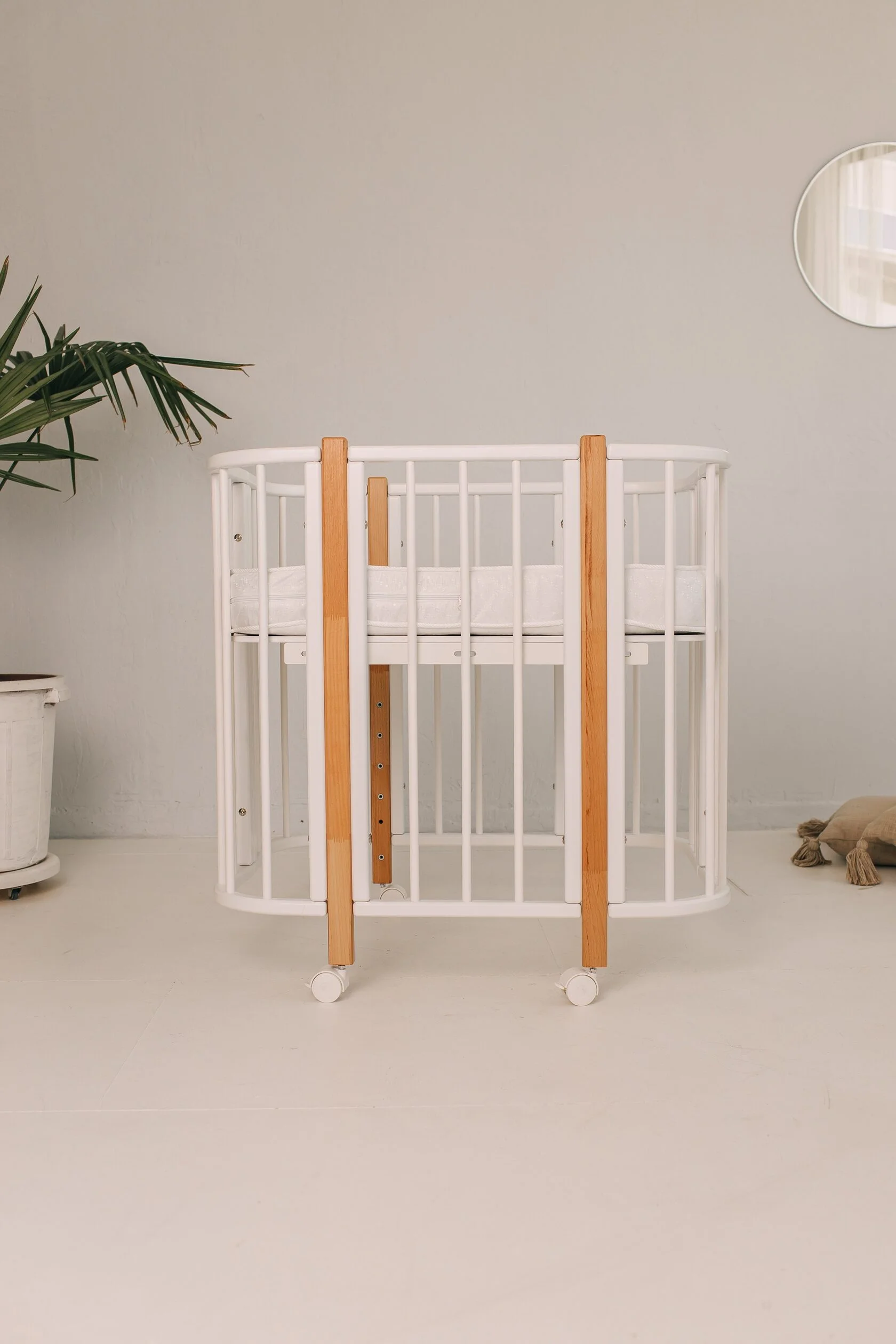 Кроватка КАРАМЕЛЬ с комплектом матрасов и маятником 10