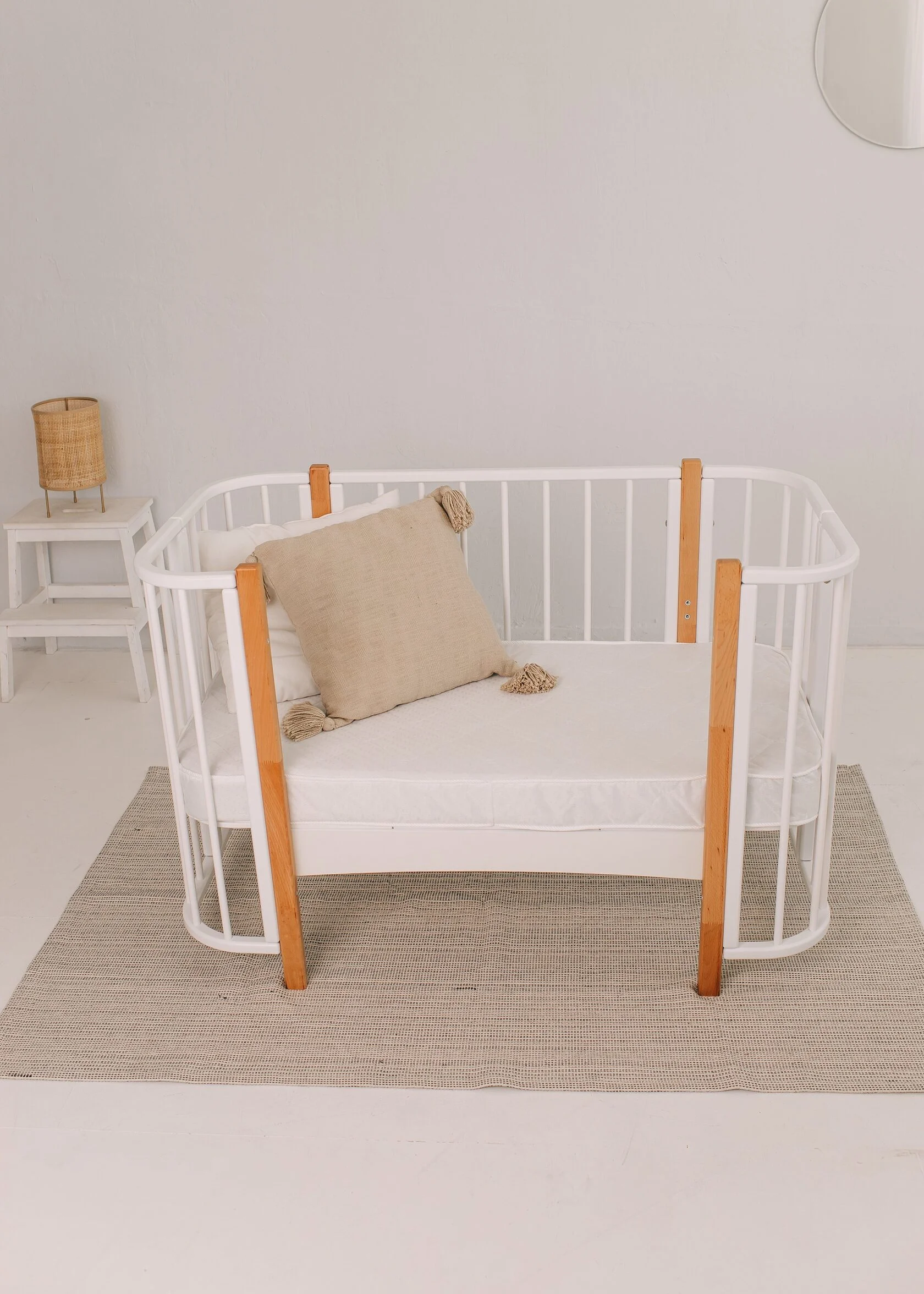 Кроватка КАРАМЕЛЬ с комплектом матрасов и маятником 6