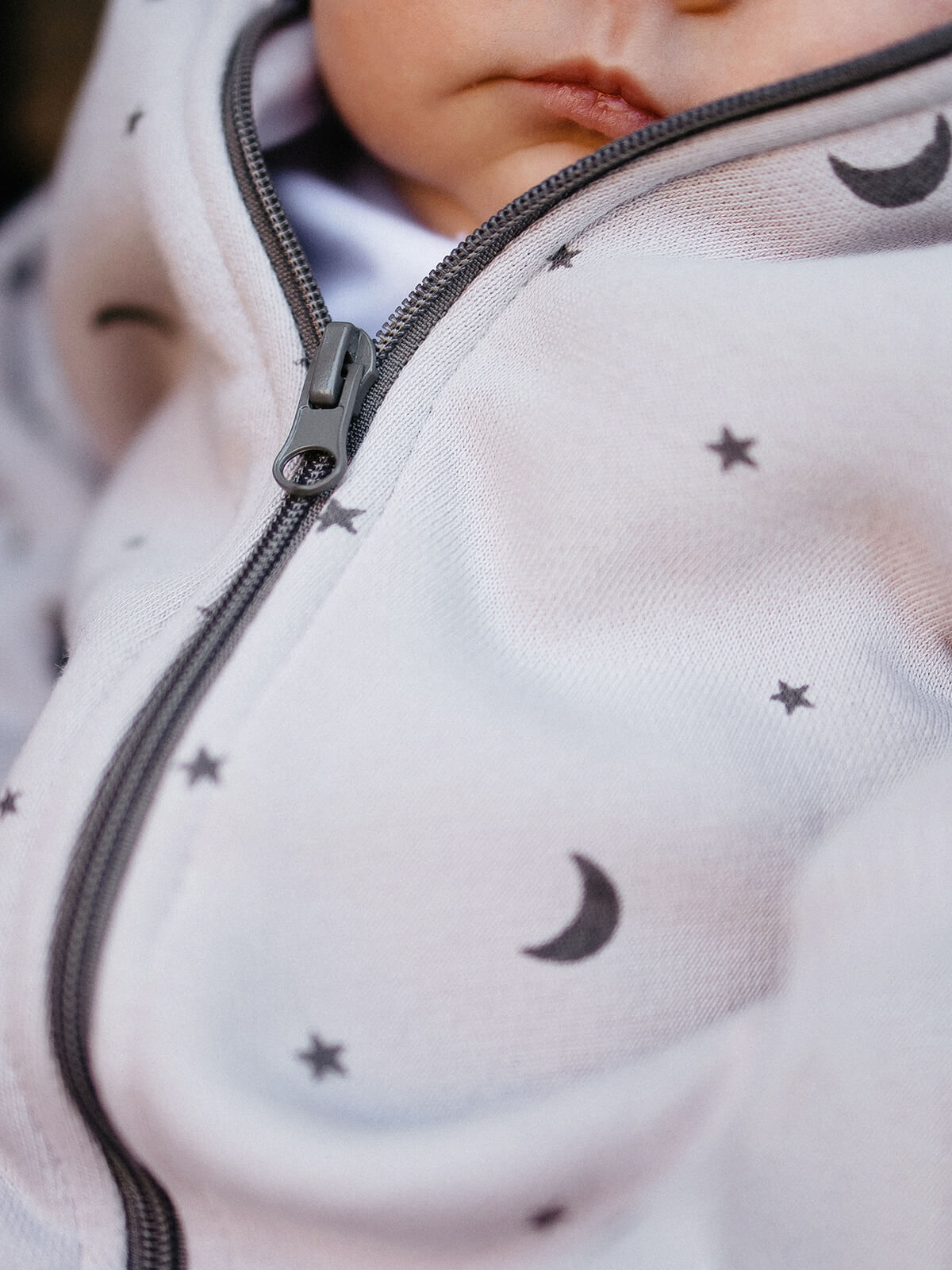 Утеплённый комбинезон с капюшоном Mjolk White Sand Moons с закрытой ножкой 4